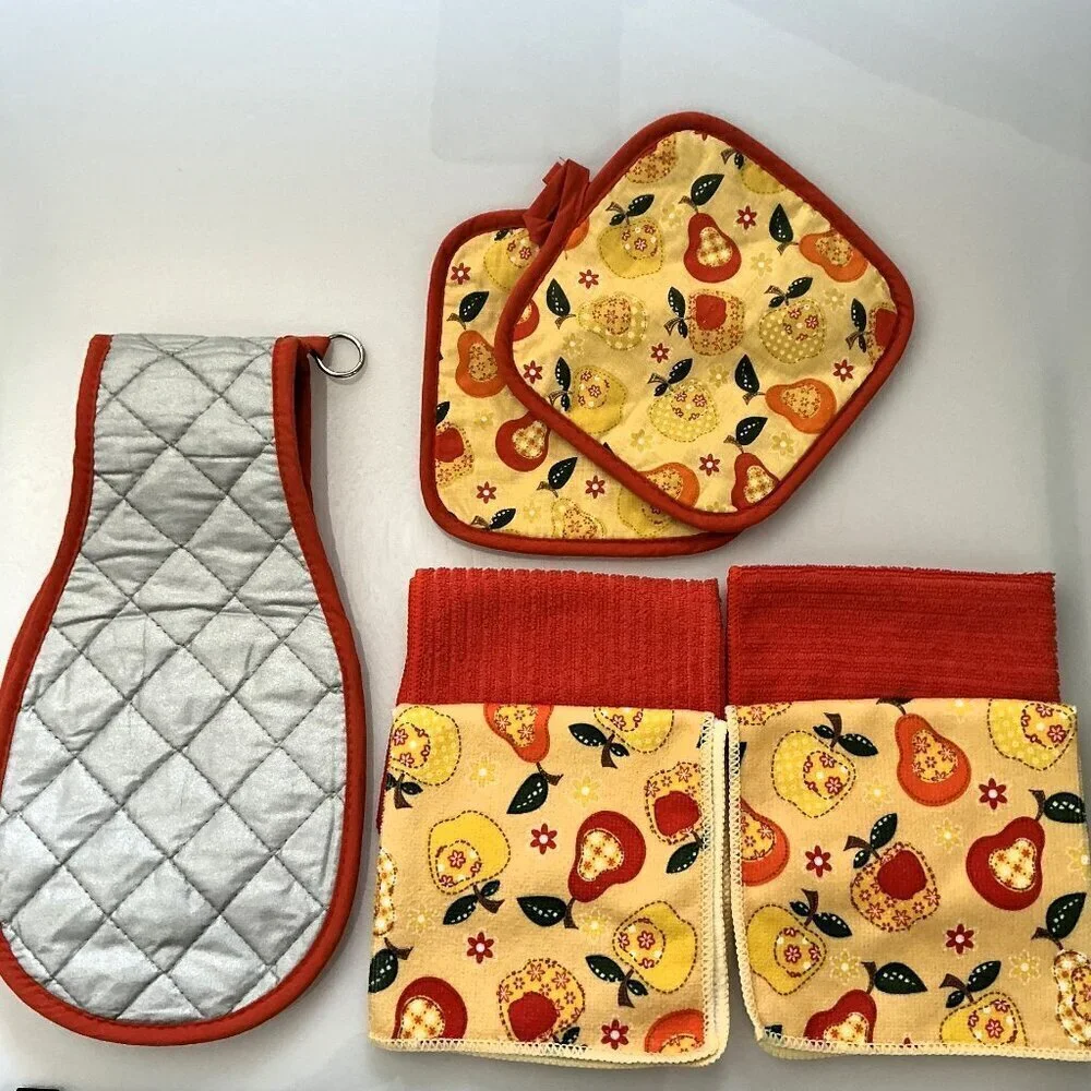 NEW APPLES AND PEARS BURNT ORANGE  KITCHEN SET OVEN GLOVE POTHOLDERS TOWELS